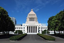 若い世代「スキャンダルとかどうでもいい。政策をやれ」　強すぎワロタ