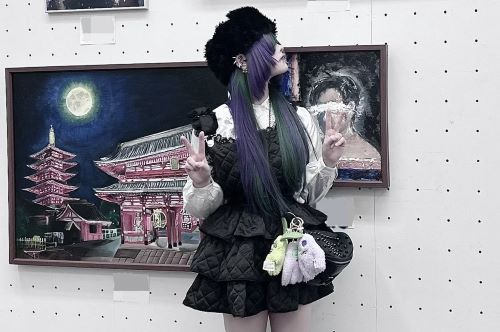 地雷系女子「友達が描いた、すっぴんで麺啜ってる私の絵が展示されたからみに行った！」ﾊﾟｼｬｯ→芸術的すぎて15万いいねｗｗｗｗ