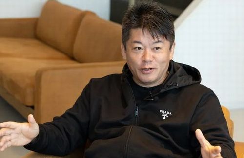 【納得】『なぜホリエモンは「40歳でパーカーのおじさん」発言にキレ続けるのか？』の理由が判明！　→　実は00年代IT業界の人間にとってパーカーは特別な◯◯◯だった…