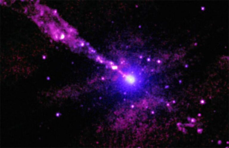 ブラックホールのジェットが謎の物体と衝突した瞬間をNASAが捉える