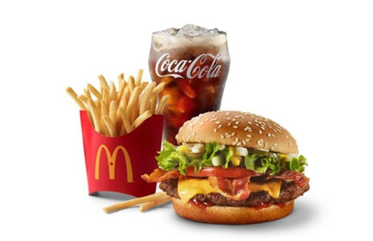 アメリカのマックでバーガーセットを頼んだら2,500円！物価高騰がやばい