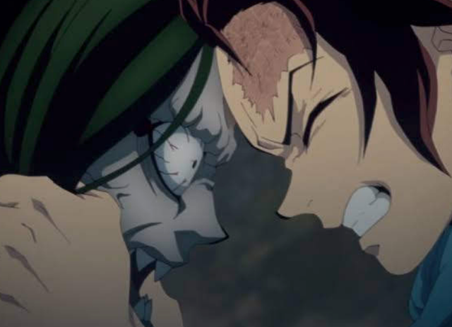 バスセンターの風除室で窓ガラスに頭突きし、ガラス4枚を損壊した中国国籍の男性（29）を逮捕