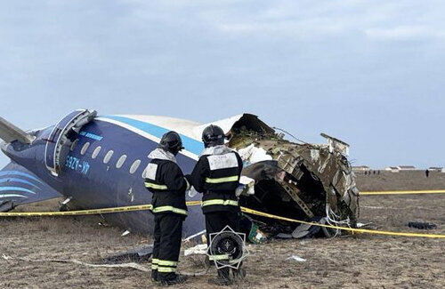 アゼルバイジャン大統領「旅客機墜落はロシアの攻撃が原因。罪を認めろ」