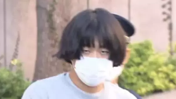 【悲報】自称・お笑い芸人（27）、馬乗りになって交際相手の首を絞め逮捕