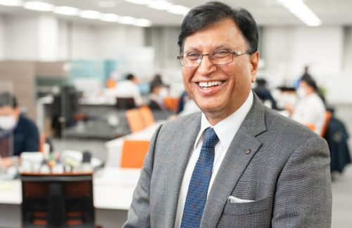 亀田製菓のインド人会長の発言のせいで株価が急落してる……