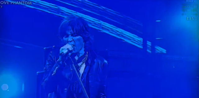 紅白歌合戦に初出場したB'z、マイクトラブルにも動じず、圧倒的な歌唱力で乗り切り大きな話題に