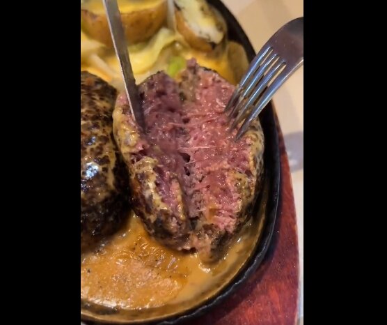 生焼けハンバーグで話題になった店「保健所から指導を受け10日より販売中止」