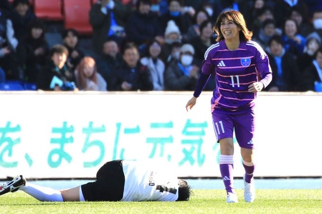 サッカーのエキシビジョンマッチに参加した吉田沙保里さんフィジカルですべてを破壊し無双