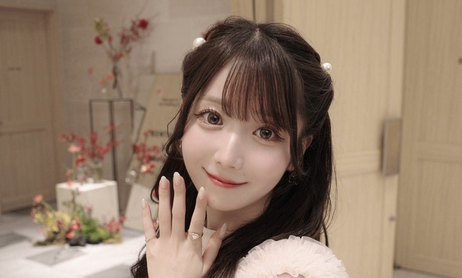 アイドル「友達の結婚式行ってきた❤️」ﾊﾟｼｬｯ→マナー警察に見つかり炎上してしまう・・・