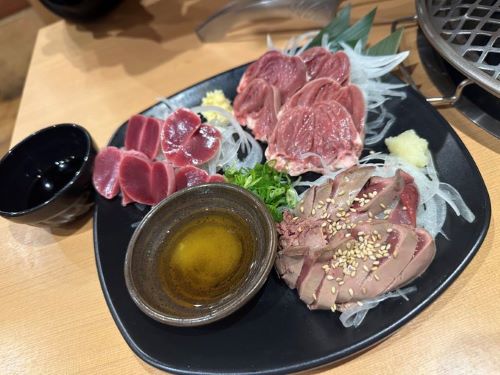 X民「人生初・内臓の鳥刺し！美味かったし無事だからまた行くわ！」→日に日に体調が悪くなり最悪なことに・・・