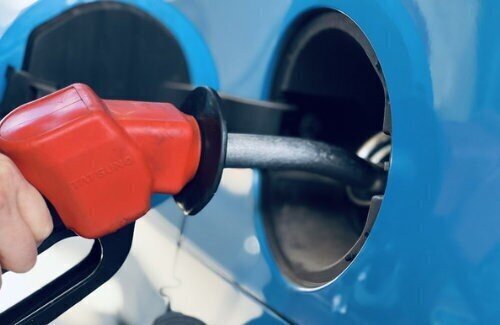 【地獄】政府「ガソリン補助金、縮小します。ガソリン価格5円値上げします。1月にさらに5円値上げします」　→　日本国民、マジの死活問題にブチギレ！
