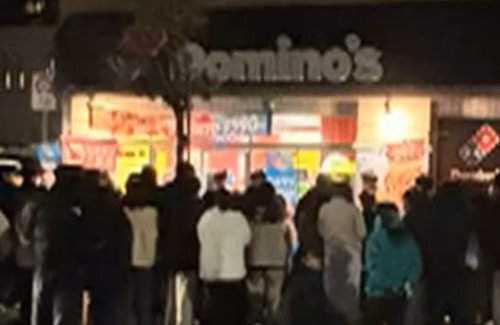 クリスマスイブのドミノ・ピザ、地獄と化す…配達員と客で溢れ大混雑状態「2時間半以上待ってクリスマスパーティー中止に」