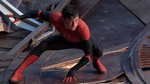 【画像】映画『スパイダーマン4』で強敵ドゥームと戦うトムホランドさんの仕上がりがバッキバキでえっちすぎる写真を公開