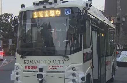 【ん？】テスト中の自動運転バスが事故→これどっちが悪いの？？