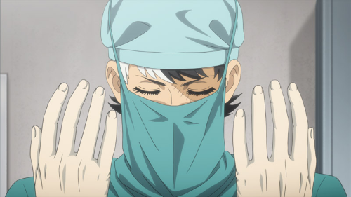 脳外科医さん、カップ焼きそばを食べてるだけなのにあまりにもかっこよすぎると話題に　これが本物か…