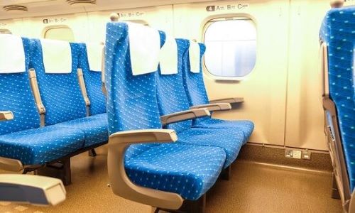 小柄男性「新幹線で女性の隣に座るのと男性の横に座るの、本当にストレスのかかり方が違う。男は◯◯してくる」→共感殺到「男って本当に自己中だよねぇ」