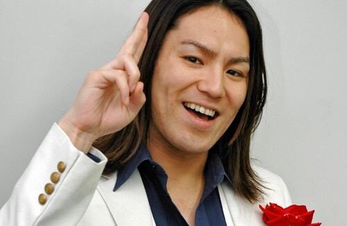 狩野英孝さん、プレステ30周年記念モデルPS5をタダでゲットしていたと判明ｗｗｗｗｗｗｗ