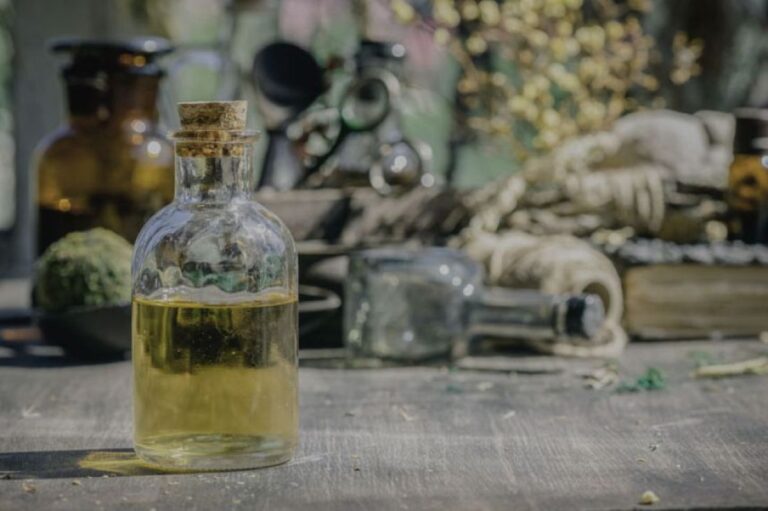 飲まなくてよかった！イギリスで発見された200年前の瓶の液体は人間の尿だった