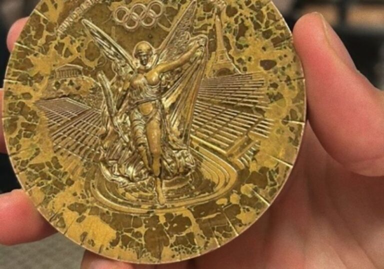 パリ2024オリンピックのメダルに欠陥？EU化学物質規制の影響で剥がれや変色が発生