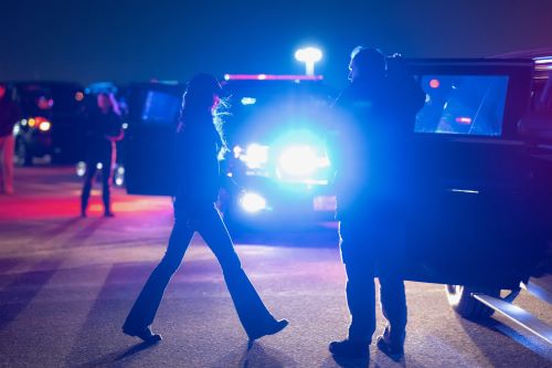【トランプ政権】不法移民に対する『米史上最大の強制送還作戦』が本格化「人間のクズどもを街から排除し続ける」「不法入国した外国人は全員が犯罪者だ」