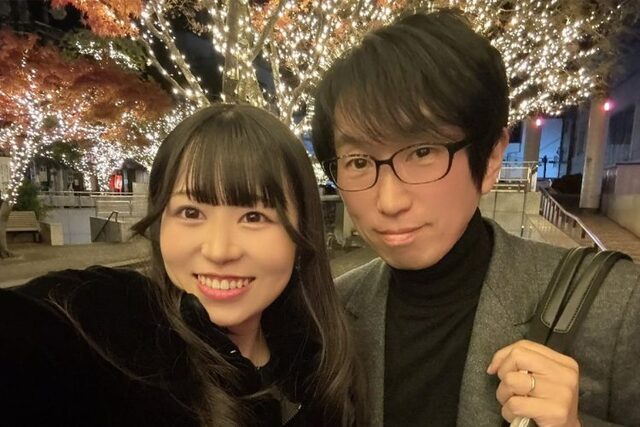 【悲報】23歳女性と結婚したおじさん(50)、叩かれまくってしまう「気持ち悪い」「若い女の子を洗脳した」