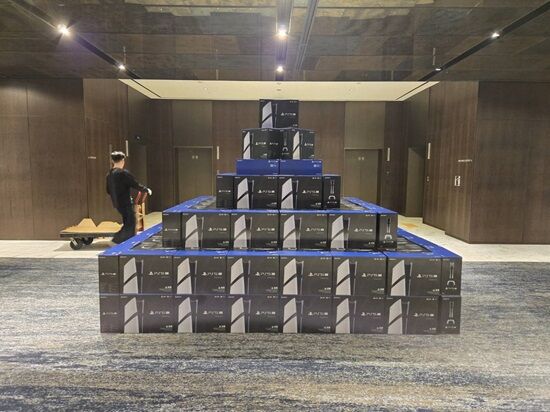 とあるゲーム会社「この前発売したゲームめっちゃ売れたし全従業員にPS5Proとお年玉配るわ！」羨ましすぎるだろおおおお
