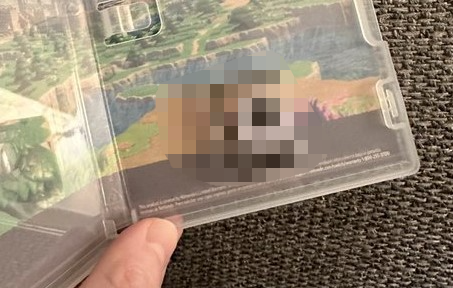 海外にてニンテンドースイッチ・パッケージ版の中身が〇〇にすり替えられる怪現象が続出・・・怖すぎるんだが