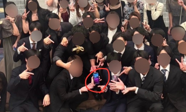 浪人して勉強中の男子「急に高校の友達からビデオ通話きた。なんだろ？」 → ネット民感動の18万いいね(´;ω;｀)