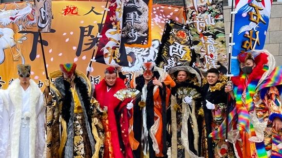 『北九州の成人式は荒れてる』って言う人いるけど、現地ではド派手な格好の人たちはむしろ尊敬されてます→物議に
