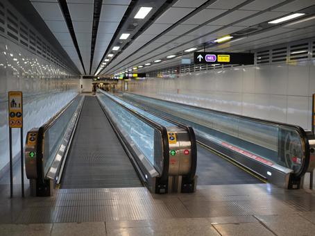 JR東京駅などにある『歩く歩道』の名称、製品別でそれぞれ名前が違うの知ってた？