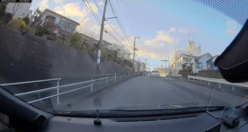 新年早々対向車に突進されたドラレコ映像がヤバすぎる・・・こんなのどう避けるんだよ