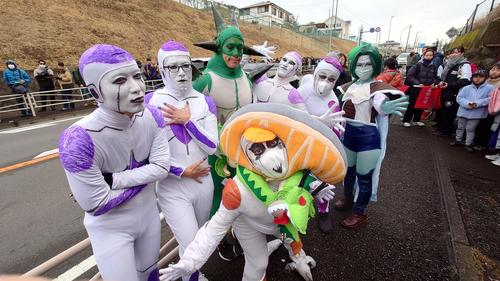 【朗報】『箱根駅伝』のフリーザ軍団、今年も応援に参上ｗｗｗｗｗｗ
