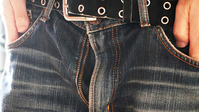 【悲報】ズボンのチャックが開いたまま歩いてただけのおじさん、通報され事案になる　大阪