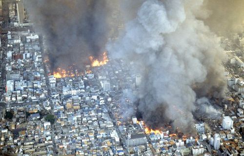 阪神淡路大震災の大規模火災を見てた人「何で空から消火剤を撒かないんだ！」と怒り狂う　→　その直後の「◯◯◯◯です」というテレビ解説で一瞬で論破される…