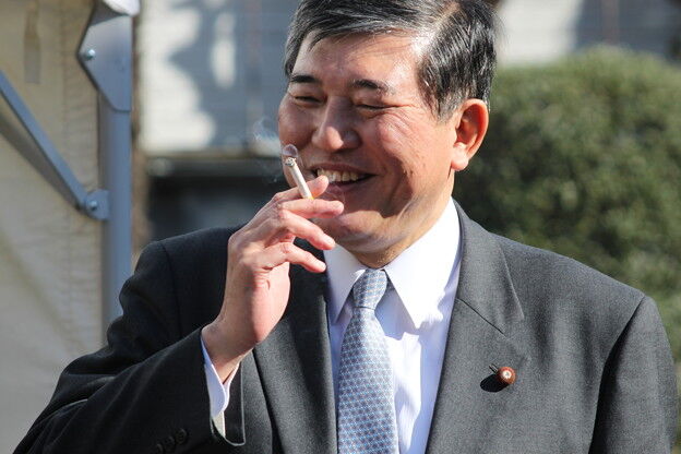 ヘビースモーカーで有名な石破首相、ついに禁煙を考え始める・・・！！