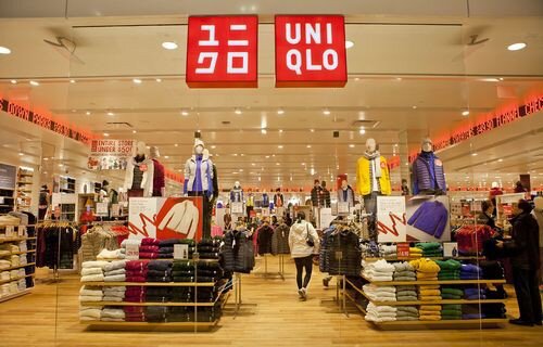 大手企業の初任給引き上げが加速！！ ユニクロはついいに33万円に
