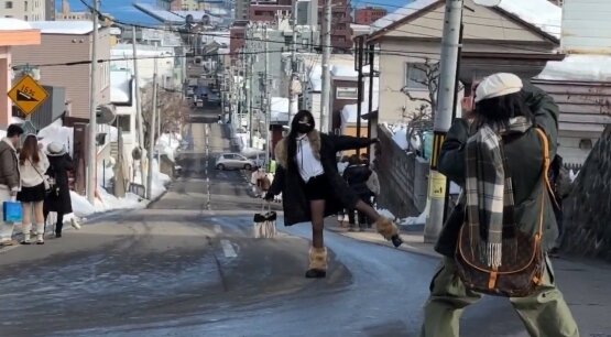 小樽市・船見坂に映え目的のアホが大量発生で大迷惑！！ 毎日クラクションが鳴りやまない……