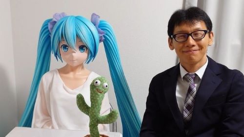 初音ミクと結婚した男性、教科書に掲載される！→しかし、苦情が殺到してとんでもないことに・・・