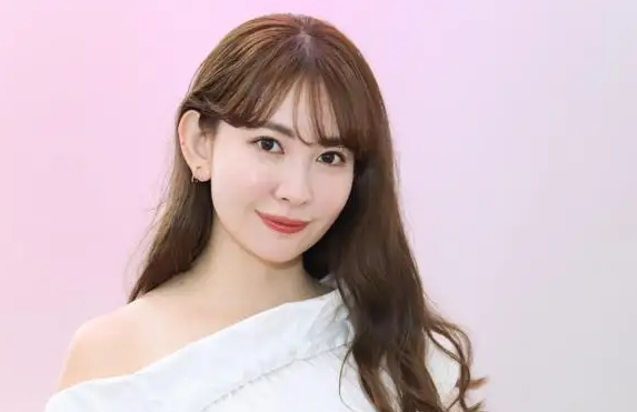 【画像あり】ほしのあきさん（47）、ビキニ姿の最強スタイルを披露した結果ｗｗｗｗｗｗ