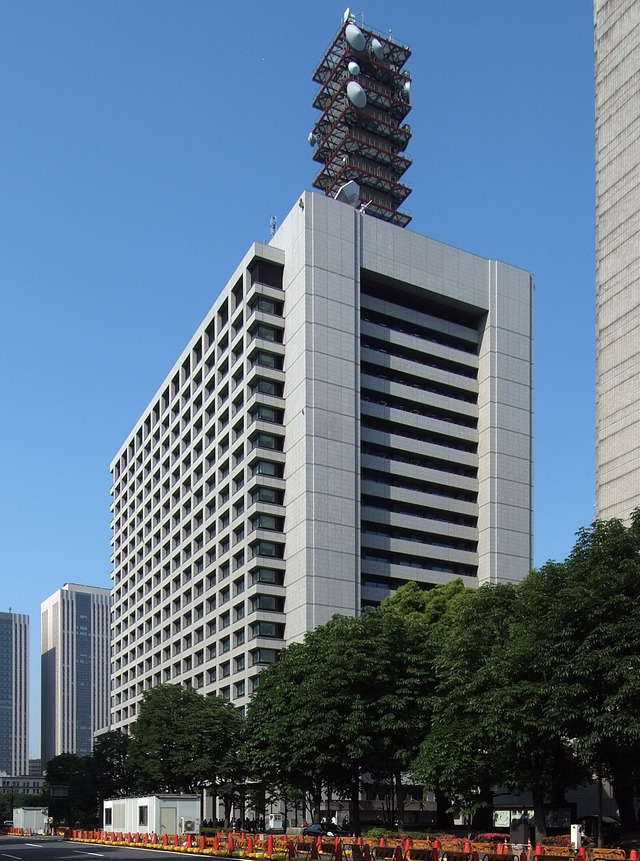 フジに電波停止求める声、総務省幹部が否定　「法律に処分根拠ない」
