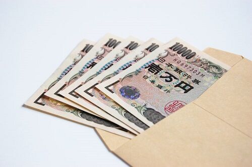 「年収1000万くらいの『たまたま良い椅子に座れただけの人』が低年収の人に『俺たちの努力にフリーライドするな』ってキレてて滑稽」