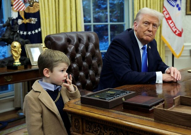イーロン・マスク氏の息子「ほじほじ…ピトッ」→トランプ大統領、鼻くそをつけられた机を◯◯◯するｗｗｗｗｗ
