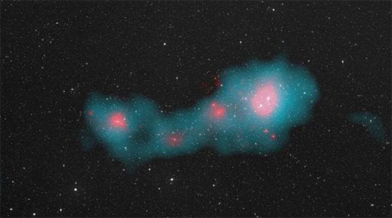 宇宙最大の構造、巨大な銀河の集まりが発見される。長さは天の川銀河の1万3000倍