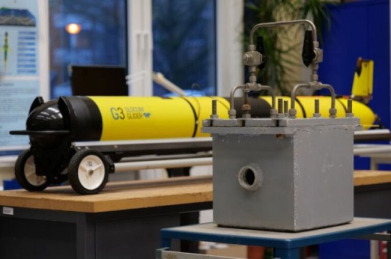 魚のエラがヒント！人口エラで酸素呼吸しながら長距離を泳ぐ海中ロボットが誕生