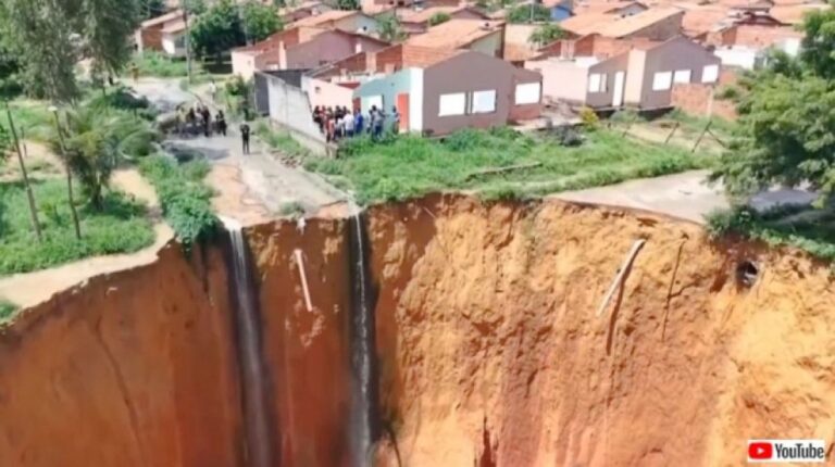ブラジルで巨大陥没穴が次々と出現、非常事態宣言が発令される
