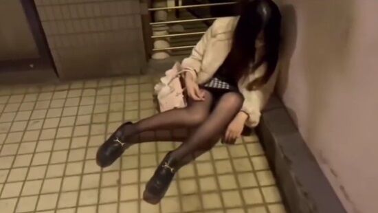 日本は女性が夜外で寝ても安全な国なんだ！→日本在住外国人「暴行受けて意識失ってるだけですよ」→大量の外国人が信じてしまい、終わる・・・