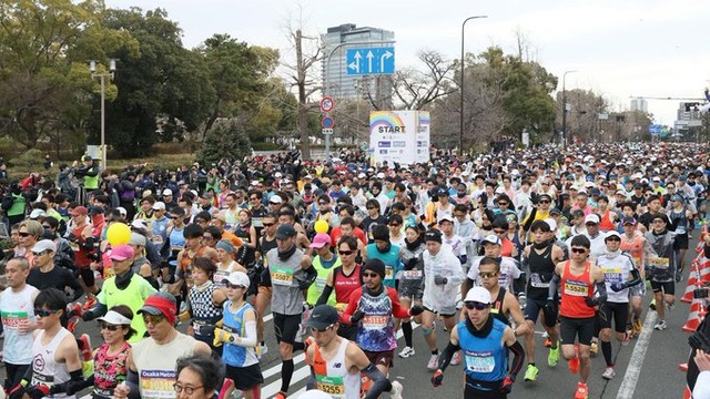 大阪マラソンでヤバすぎるのアクシデント！中継車についていってしまい先頭集団が◯◯してしまう　日本新ペースで走ってたのに・・・