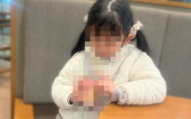 ゲーセンに来た親が5歳の娘に「これが終わったらおしまいだよ。考えて使ってごらん」と100円玉10枚を渡す → 天才すぎる使い方をしてネット民驚愕ｗｗｗｗｗ
