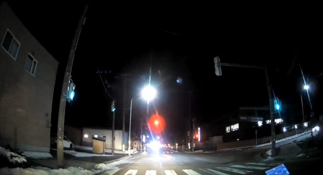 運転手「対向車のハイビームが眩しいからこっちもハイビームして下げろアピールしたろ！」 → 対向がローに下げるも、衝撃の展開にｗｗｗｗｗ