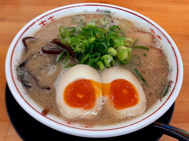 ホラン千秋さん、スタジオに充満した豚骨ラーメンの匂いにブチギレてしまう… 「足の裏の匂いがする！ このスタジオ！」 → 批判殺到
